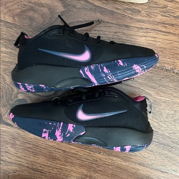 Nike Black and Pink Sneakers - Picture 3 of 6